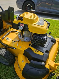 DEWALT GAS 28"IN SELF PROPELLED LAWN MOWER  no bag
