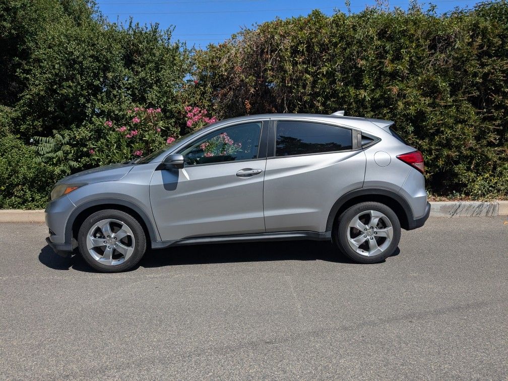 Clean TITLE! For Sale: 2017 Honda HR-V EX - Excellent Condition!