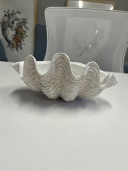 White Beachy Clam Shell Bowl