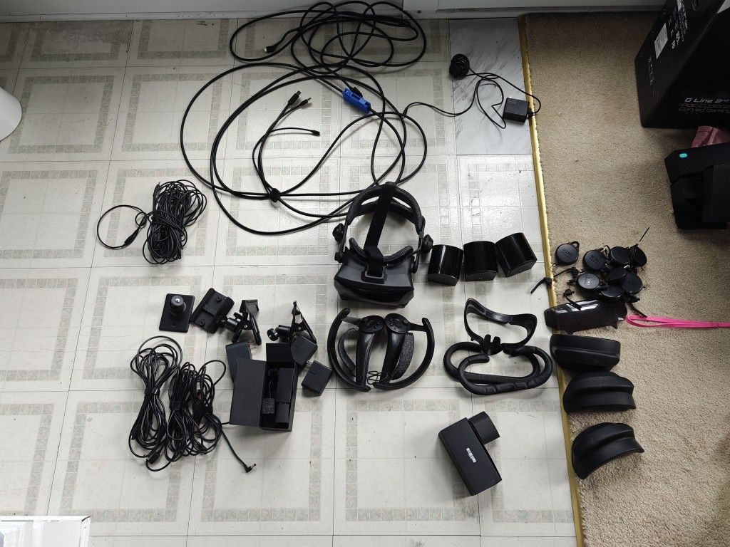 Valve Index Full Kit + Extra Base Station+ Extras