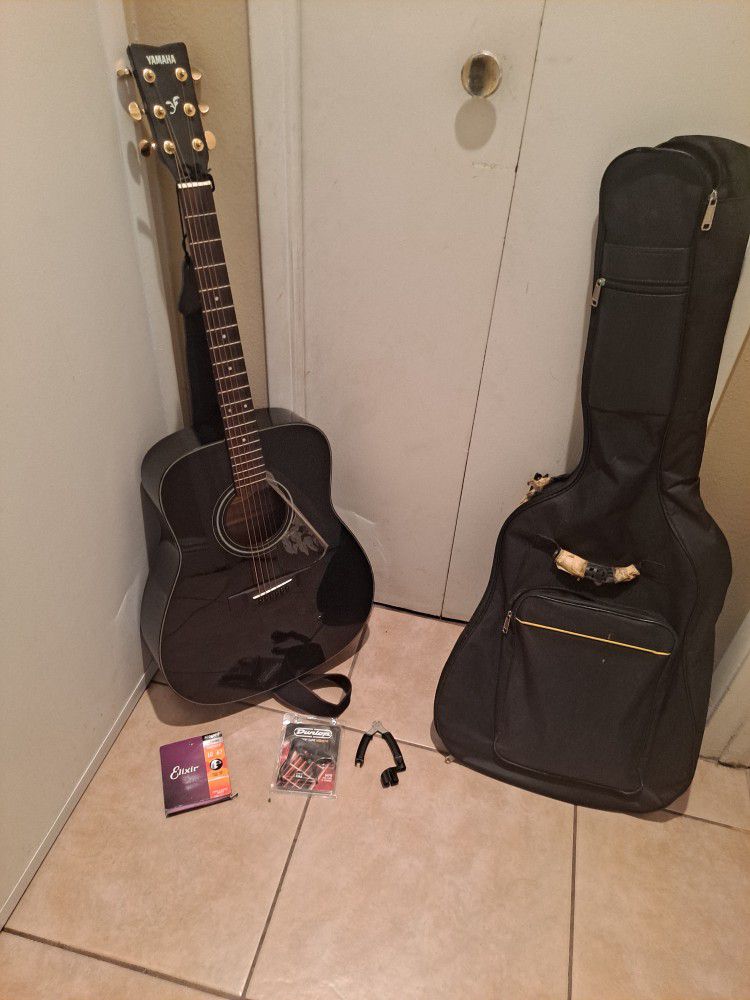 Yamaha f335 acoustic guitar 