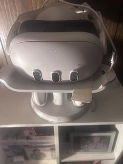 Meta Quest 3 w Charging Stand