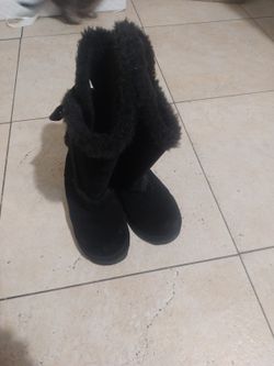  Bearpaw Winter Boots Women's Size 9 Elle Short  Black Suede Snow Sheepskins 1962 W 