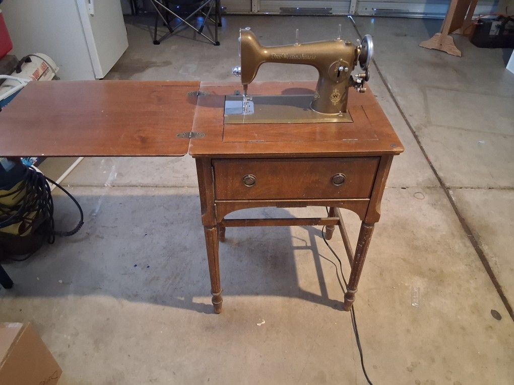 Free WESTINGHOUSE SEWING MACHINE TABLE
