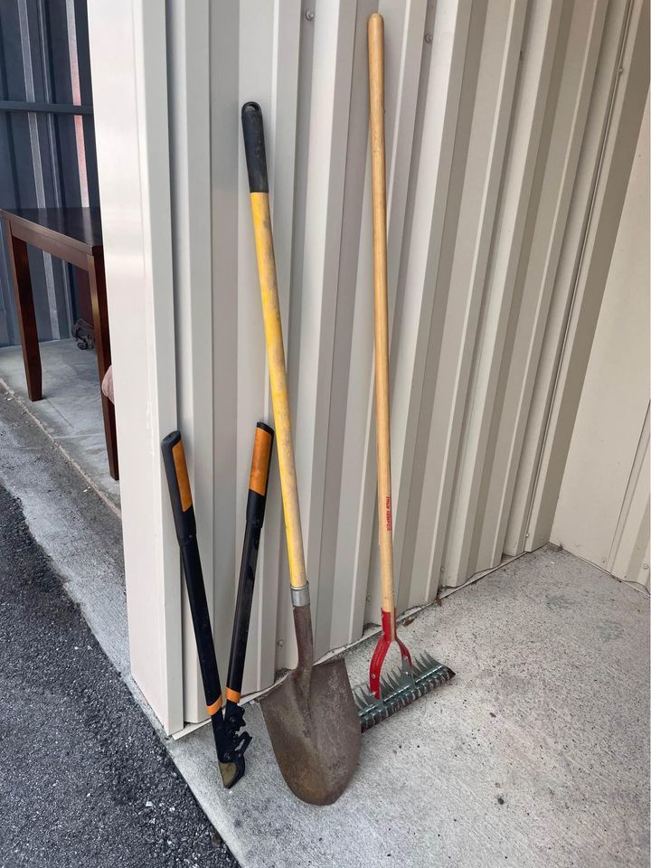 GARDEN TOOLS & BOLT CUTTER