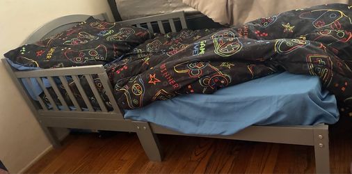 Toddler bed