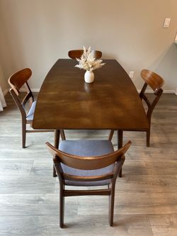 59” Table 4 chairs