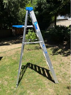 LIKE NEW - Werner 6 ft. Aluminum Step Ladder (250 lbs. Capacity)