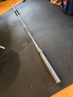 42.5lb  7ft Olympic Bar with free clips