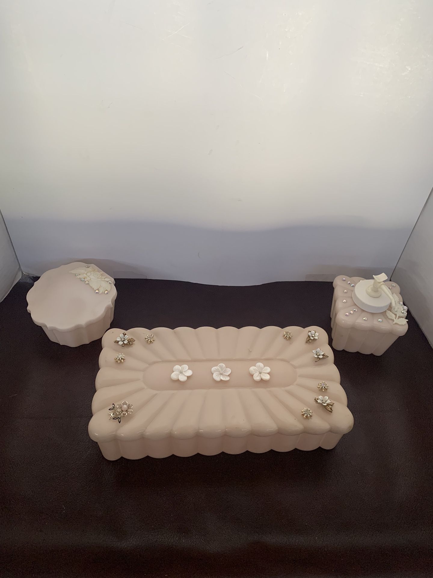 Vintage 1960s Vanity Set-Vanitee by Menda-3Pieces - Ivory Plastic-Antique Roses