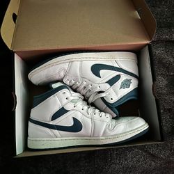 AIR JORDAN 1 MID SE
