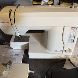 Featherweight 132Q Sewing Machine 