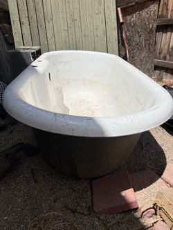 Vintage Cast Iron Antique Claw Foot Bath Tub