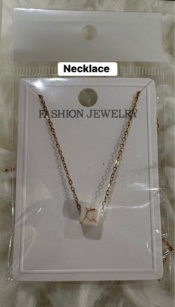 Necklace it’s new and good quality