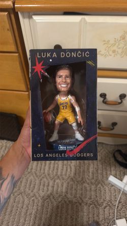 Luka bobble head