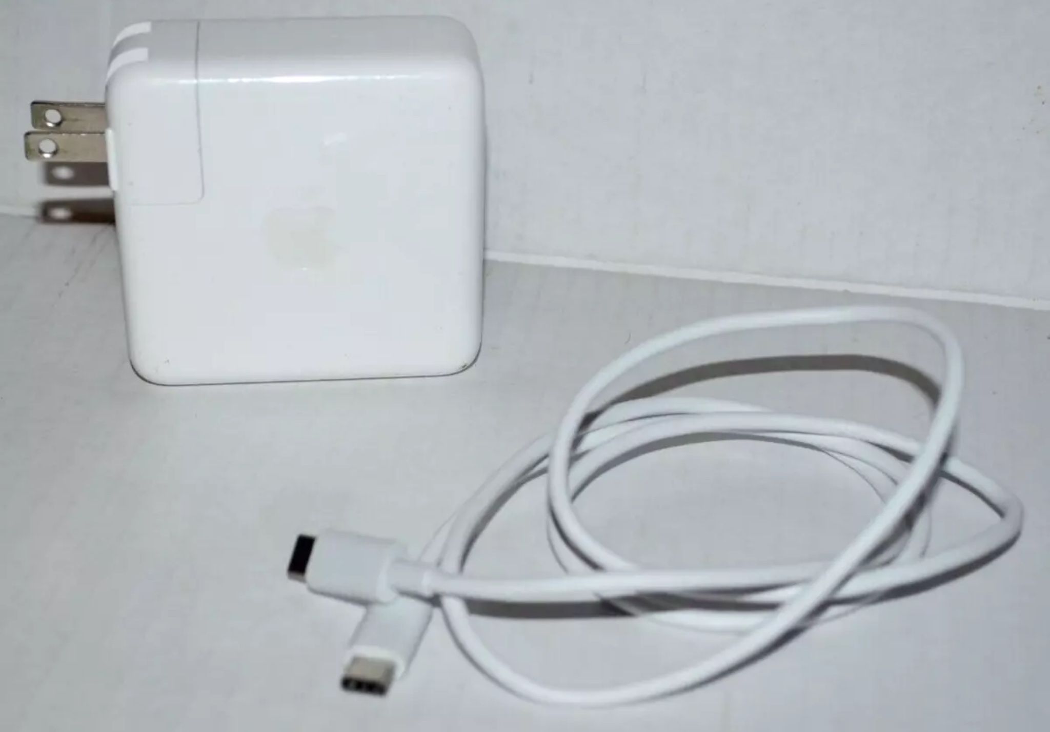 Original Apple Macbook Charger 61W USB-C Power Magsafe Adapter Charger 2016 And Up