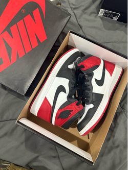 Nike air Jordan 1 satin black toe size 9