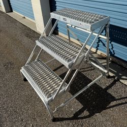 Aluminum 3 Step Stand