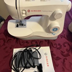 Singer Fashion Mate sewing machine