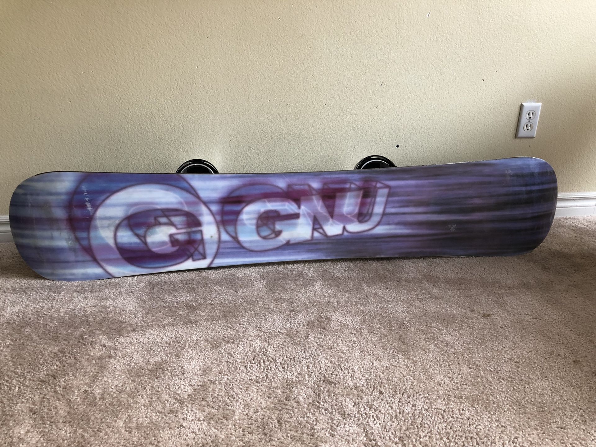 Gnu Snowboard, bag and gear