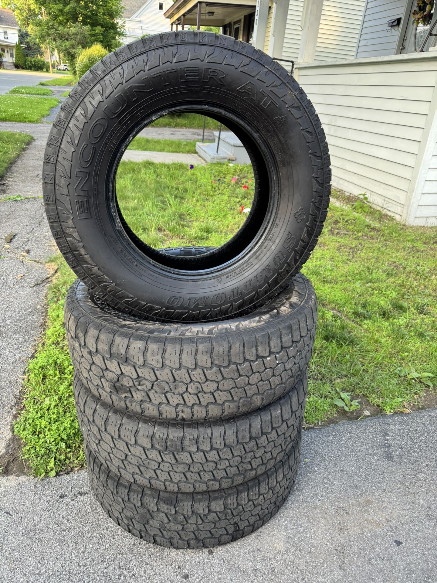 Awesome thread Left 17"Tires Size 265/70 R17