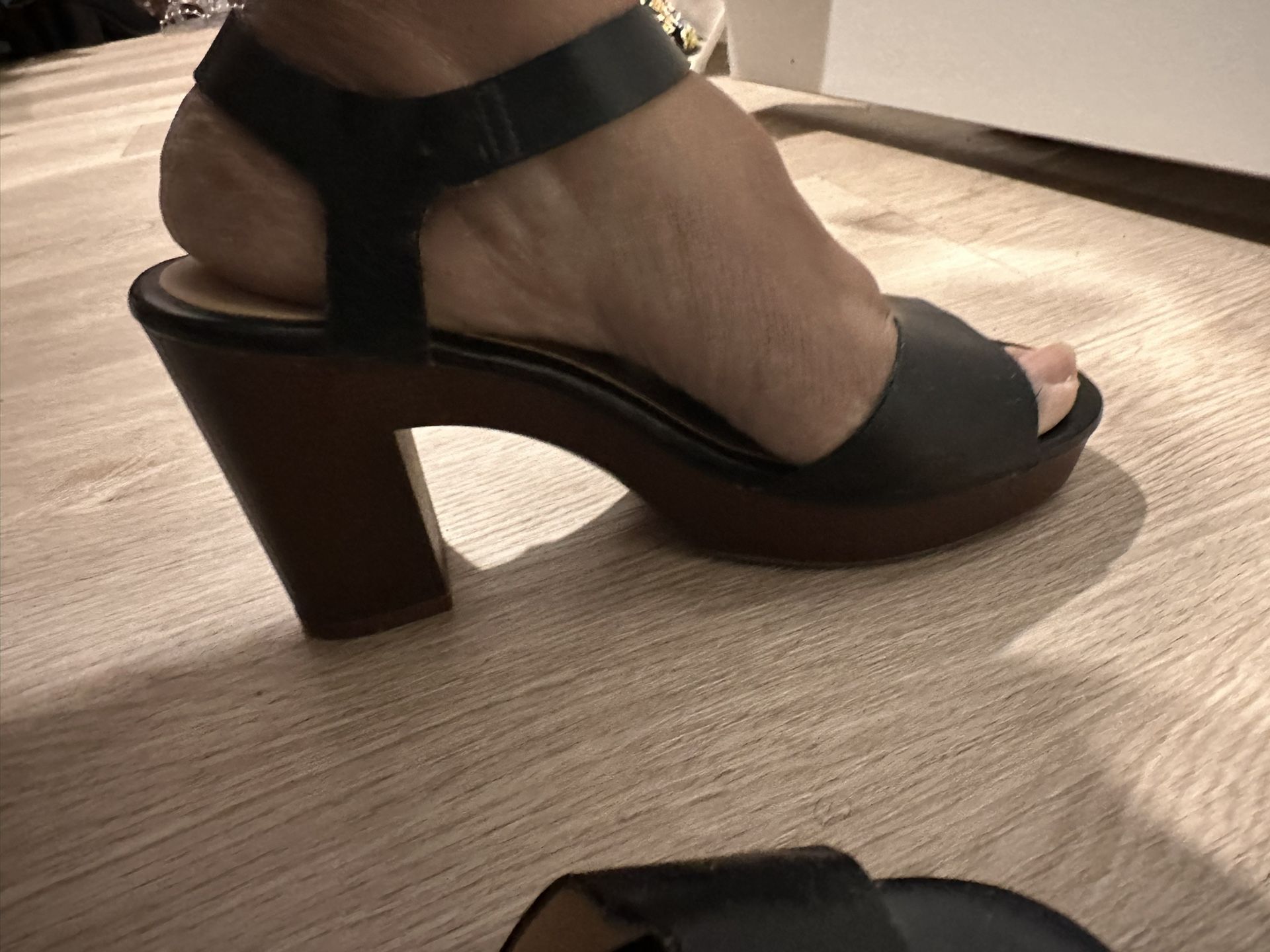 Women’s 4 Inch Heel Sandals Sz8