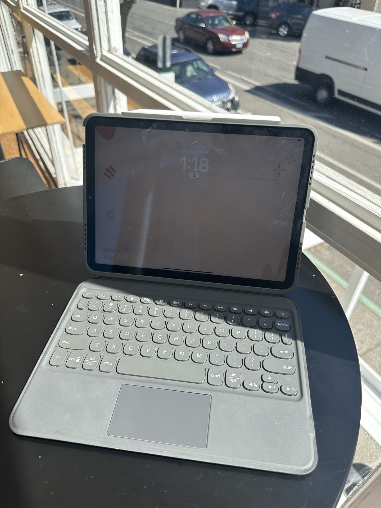 iPad Air 5th Generation With Zagg Keyboard And Apple Pencil 2022