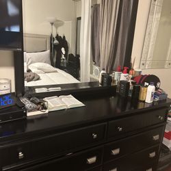 Dresser and matching nightstand 