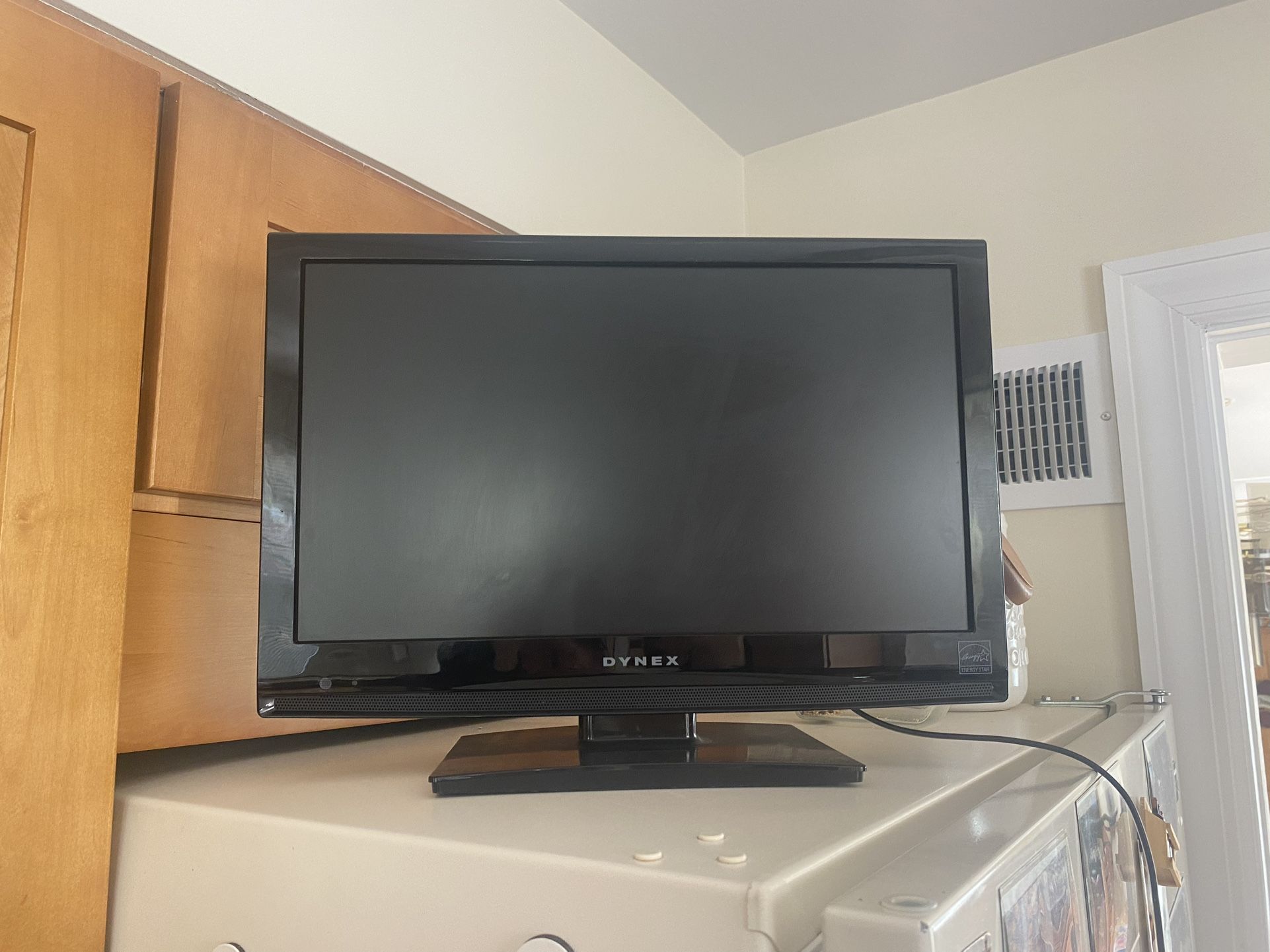 Dynex 18 Inch Tv With Remote