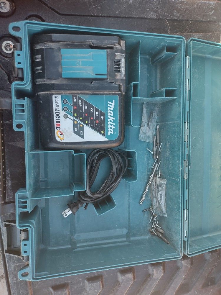 Makita fast charger with carrying case 45$