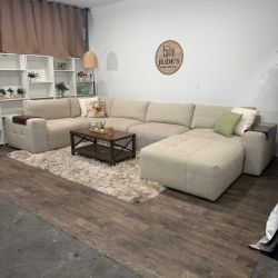 Like New Cream Sectional Modular Couch! Delivery Available!