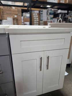 24" White Shaker Bathroom Vanity with Quartz Top