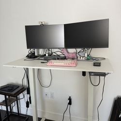 Desk with Adjustable Height