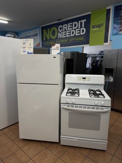 Hotpoint Top and Bottom Refrigerator and Gas Range/ Stove Combo