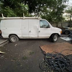 2022 Ford E-350