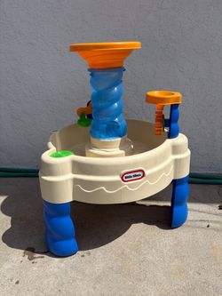 Little Tikes Spiralin' Seas Water Table