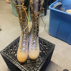 Women’s size 7, genuine leather Timberland boot