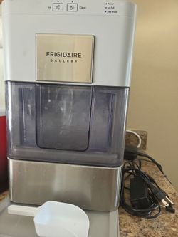 Frigidaire Gallery Countertop Ice Maker
