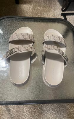 Brand new Calvin Klein Monogram Slide Sandals size 8 pick up In Gaithersburg md20877