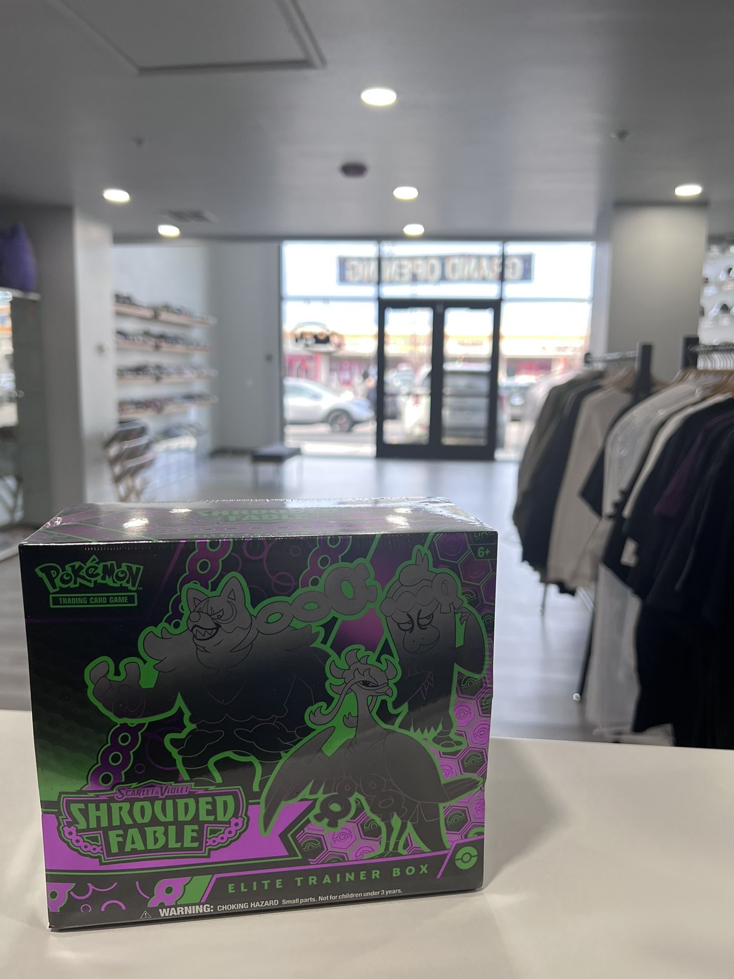 Pokemon Shrouded Fable Elite Trainer Box