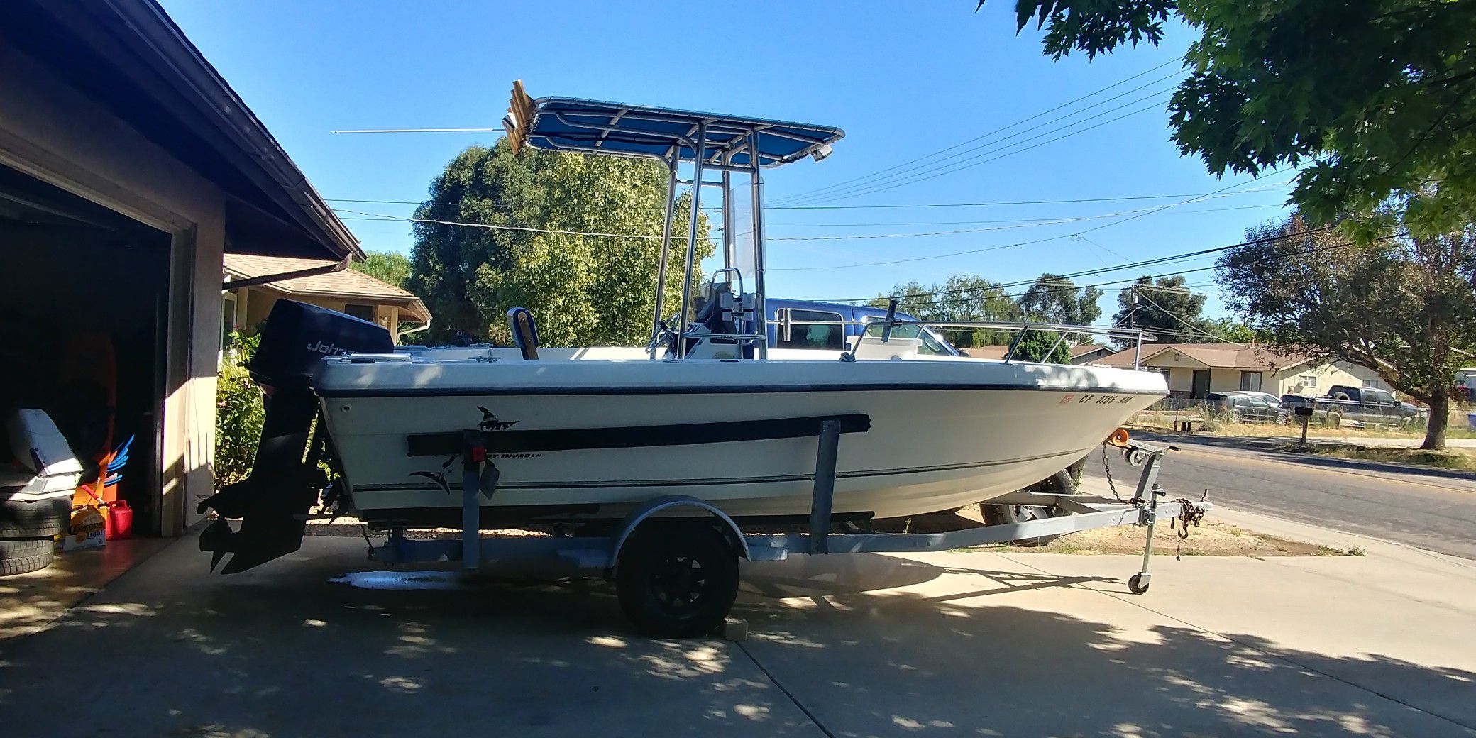 1996 Invader center console fishing boat