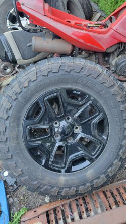 Jeep wheels an tires