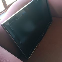 32" Sharp Aquos With Remote & Wall Bracket