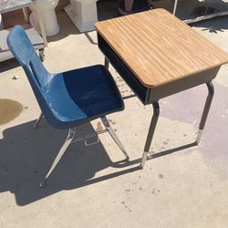Mesa Para Aser Tareas Con Silla 15 dólares