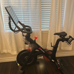 Peloton With Accessories 