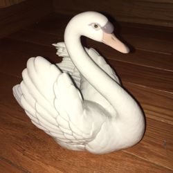 Lladro # 5231  7”  Porcelain  Swan