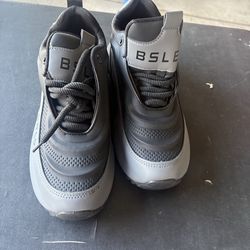 Size 7 CAECRLOF BSLE Gray Black Sneakers