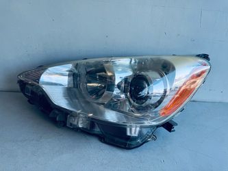 2012-2014 TOYOTA PRIUS C LEFT DRIVER SIDE HEADLIGHT HALOGEN OEM
