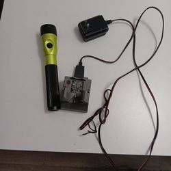 Streamlight And Charger 