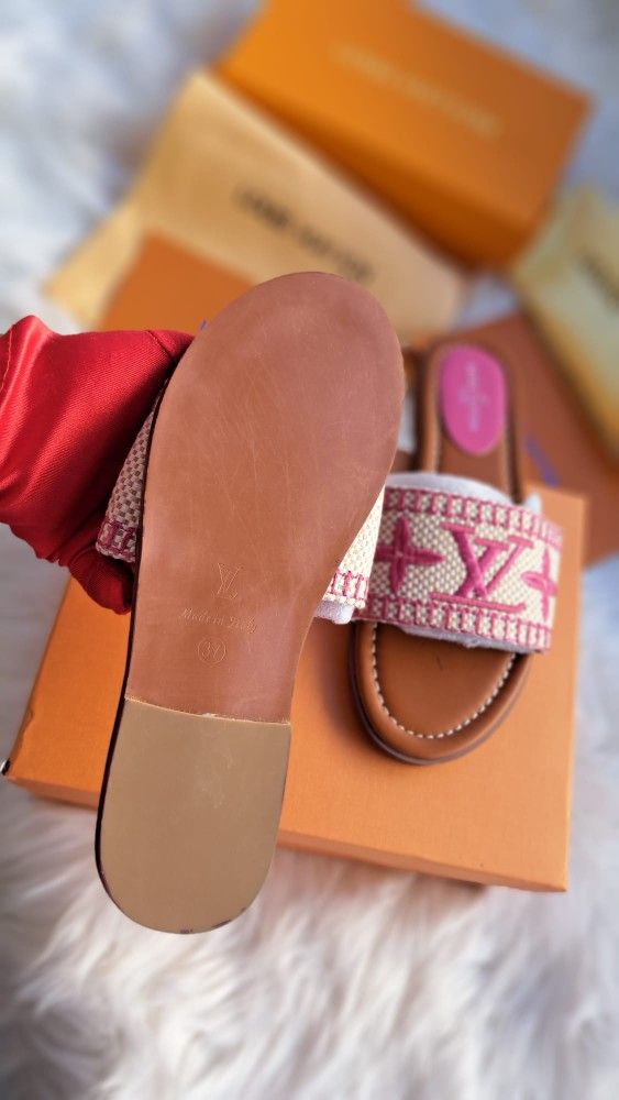 LV Pink 🩷 Raffia Sandals👉See Photos Details